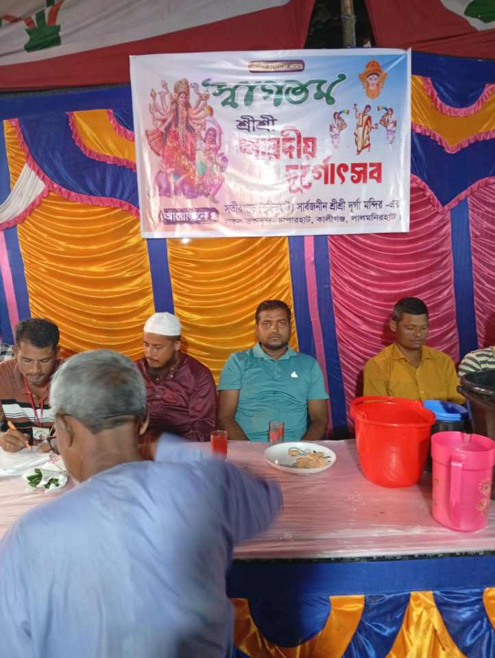 লালমনিরহাট জেলা বিএনজের সভাপতি পূজামন্ডপ পরির্দশন করেন এমকে ফজর আলী